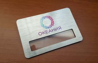 бейджик с логотипом и окном